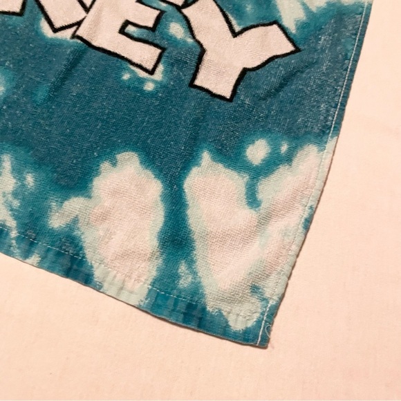 Vintage Disney Mickey Mouse Surfing Beach Towel - Picture 5 of 16